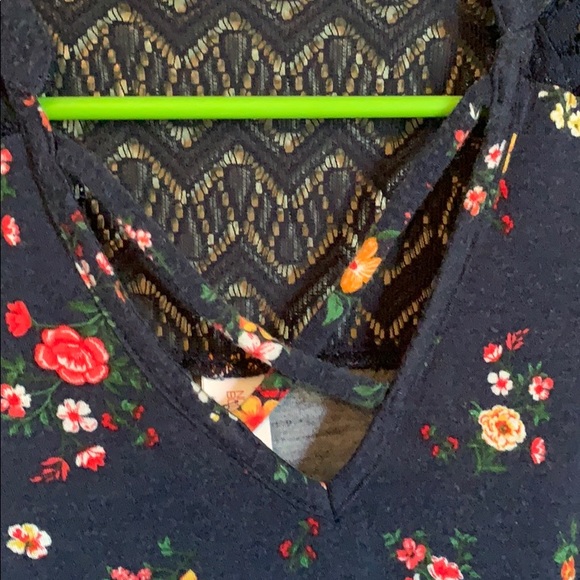 Floral Top - Picture 3 of 5